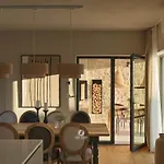 Hébergement de vacances Luxury With Heated Infinity Pool And Sauna