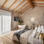 Hébergement de vacances Luxury With Heated Infinity Pool And Sauna