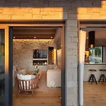 Luxury With Heated Infinity Pool And Sauna Pazin