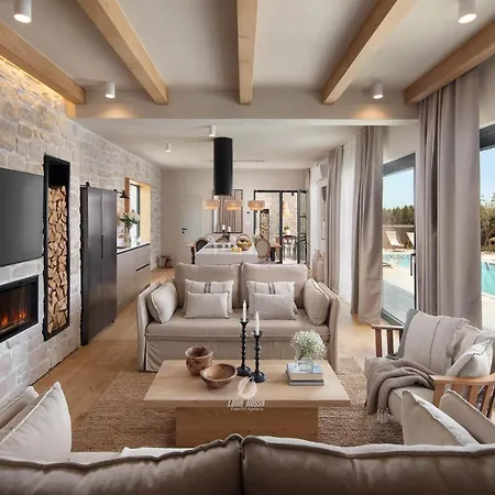 Vakantiehuis Luxury With Heated Infinity Pool And Sauna *