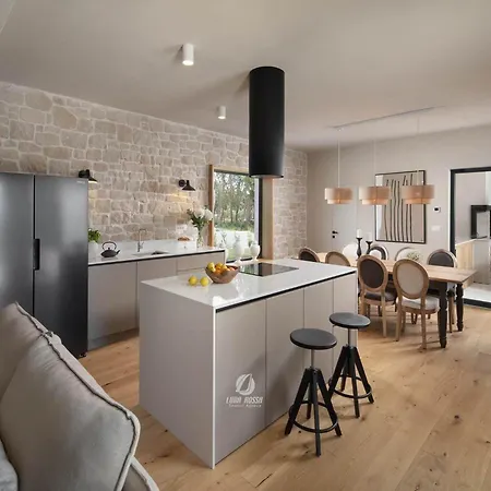 Vakantiehuis Luxury With Heated Infinity Pool And Sauna *