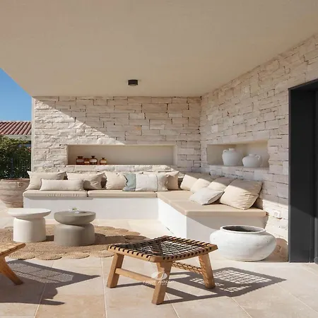Hébergement de vacances Luxury With Heated Infinity Pool And Sauna *