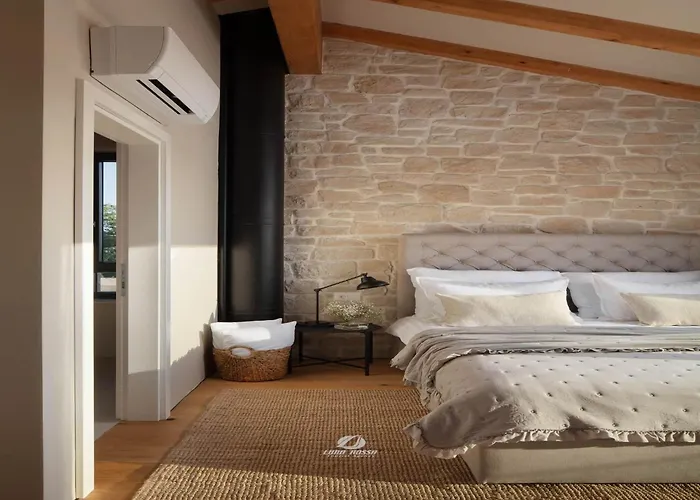 Vakantiehuis Luxury With Heated Infinity Pool And Sauna *