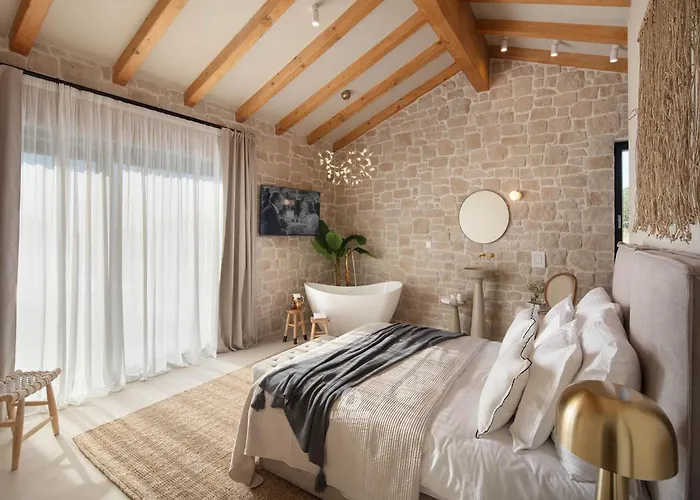 Vakantiehuis Luxury With Heated Infinity Pool And Sauna