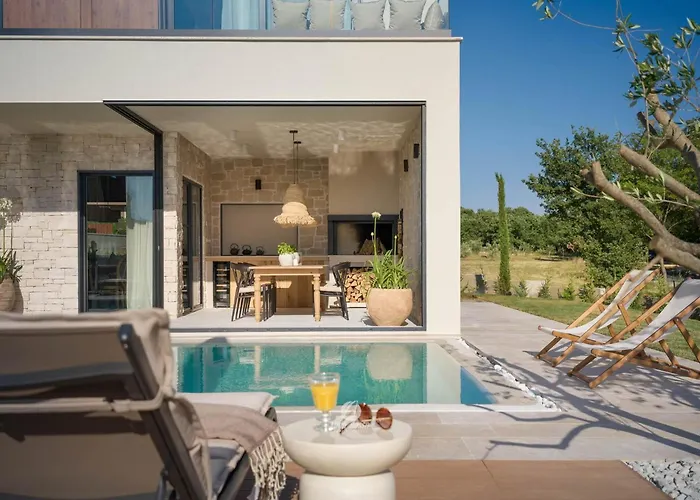 Vakantiehuis Luxury With Heated Infinity Pool And Sauna Butoniga