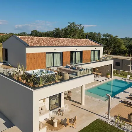 Luxury With Heated Infinity Pool And Sauna