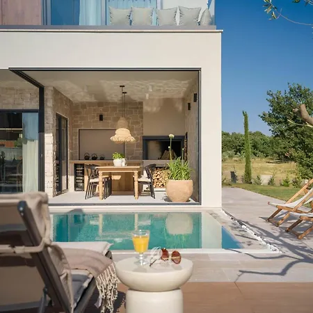 بيت للعطل Luxury With Heated Infinity Pool And Sauna بازين