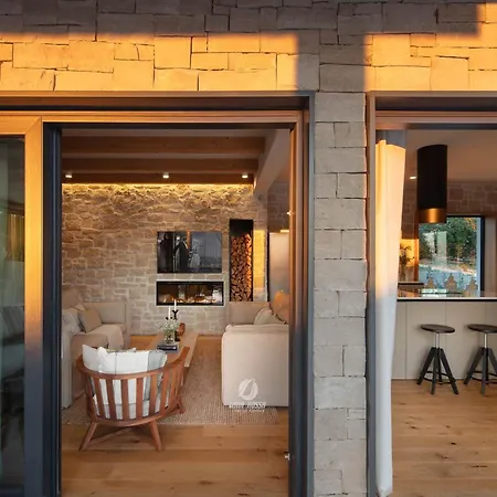 Luxury With Heated Infinity Pool And Sauna Пазин