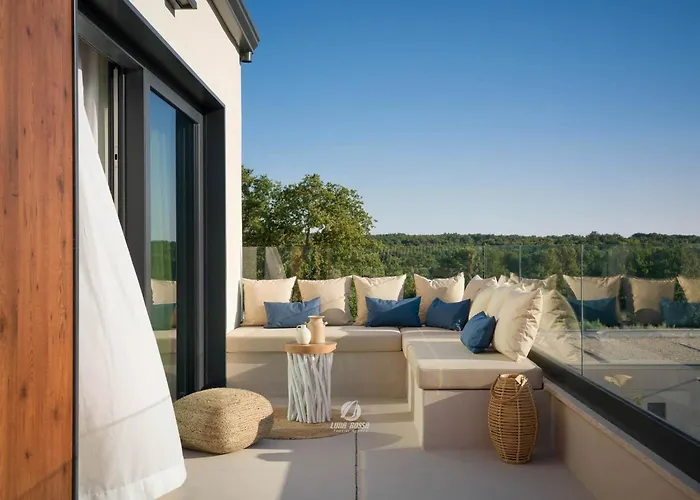 Luxury With Heated Infinity Pool And Sauna 펜션 Butoniga