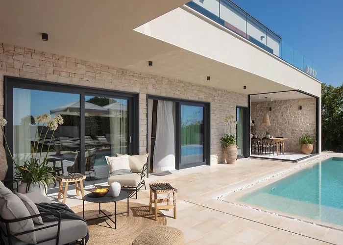 Holiday home Luxury With Heated Infinity Pool And Sauna