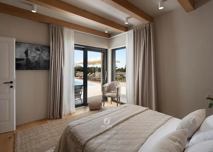 Luxury With Heated Infinity Pool And Sauna 펜션 Butoniga